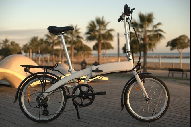 Uso bicicleta electrica plegable para mejorar la salud