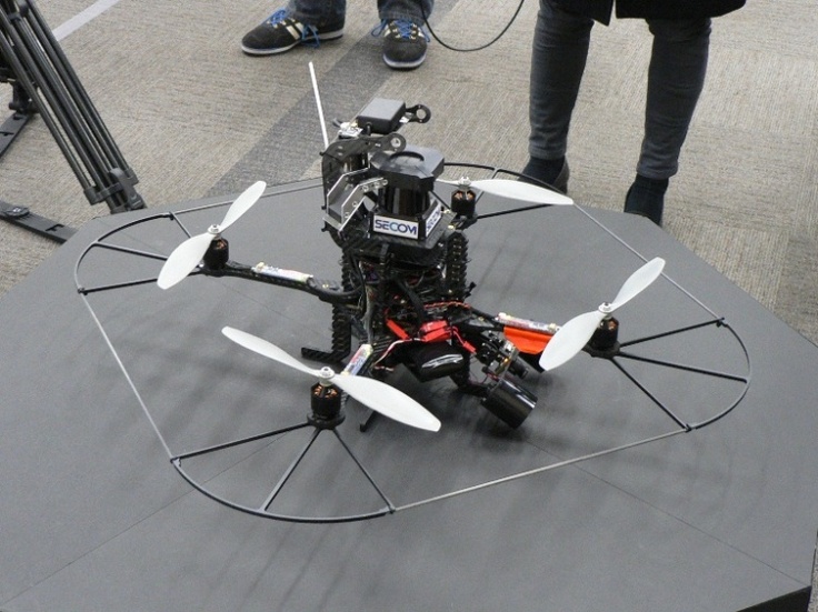 A surveilance quadcopter with a laser scanner on top