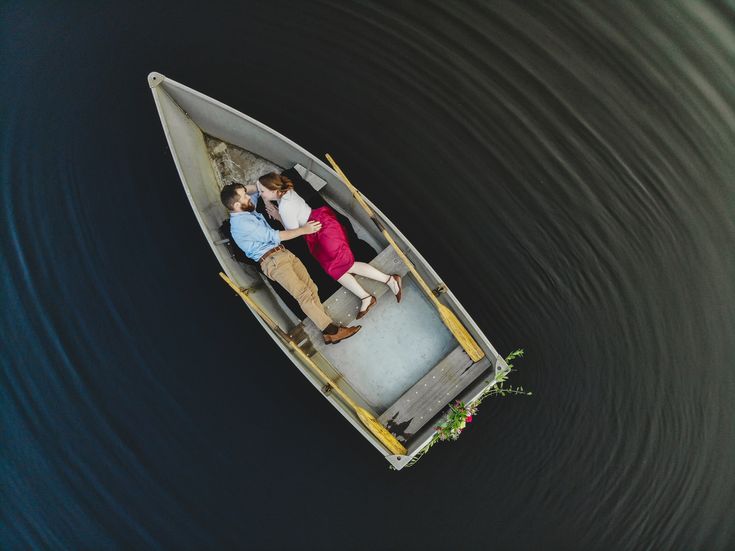 Sarah & Brian’s Romantic Rowboat Engagement