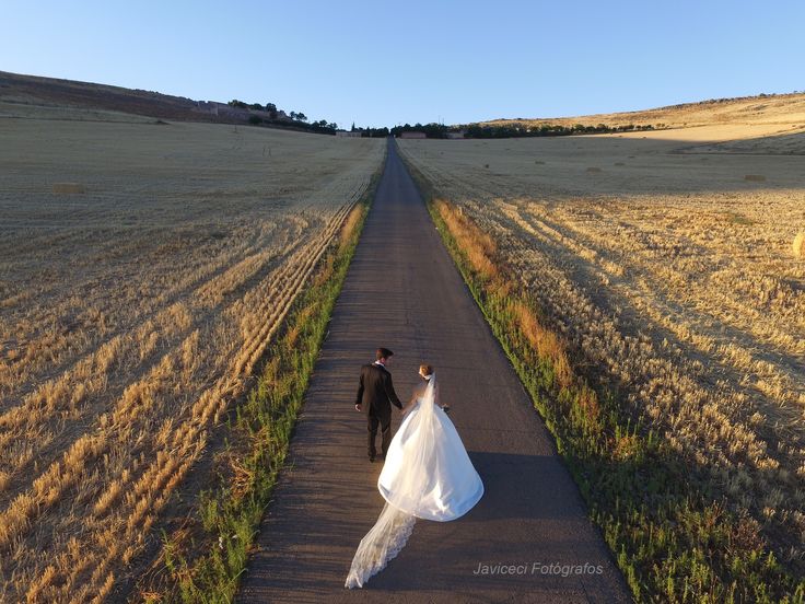 Con nuestro nuevo servicio de #dron, todo es posible! Haz tu reportaje de #boda inmejorable con #JaviceciFotógrafos.