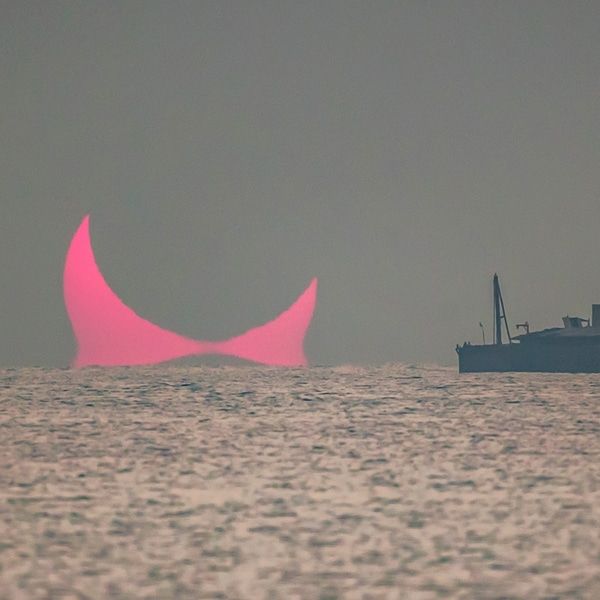 Incredible Photo of a Sunrise During a Solar Eclipse Looks Like the Ocean Has Horns